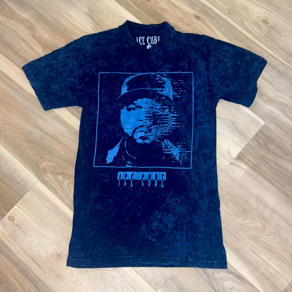 T-shirt from local artist boutique shop in the Bronx durable logo machine wash.